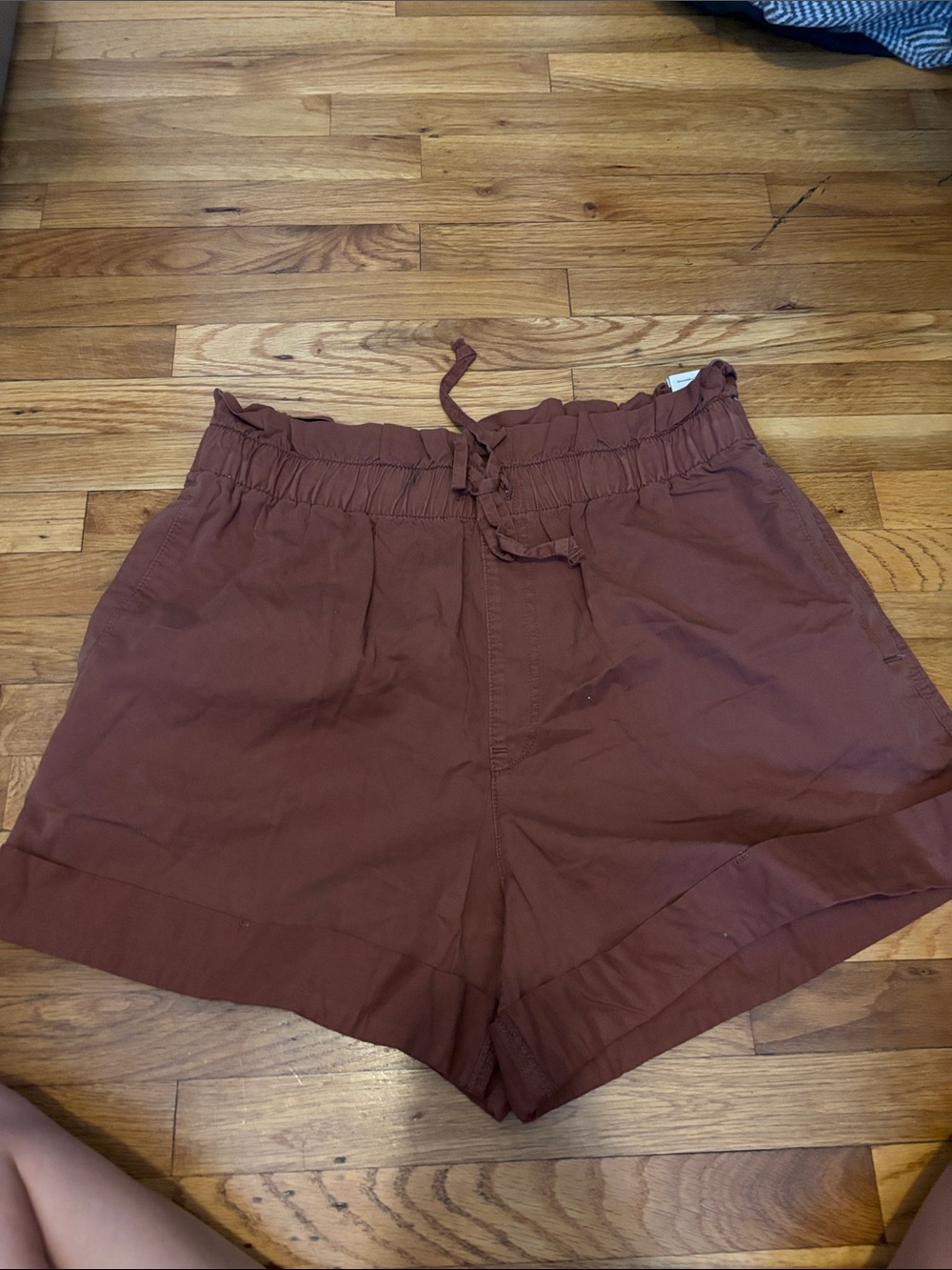 Abercrombie & Fitch High-Waist Paperbag Shorts in Rust Brown